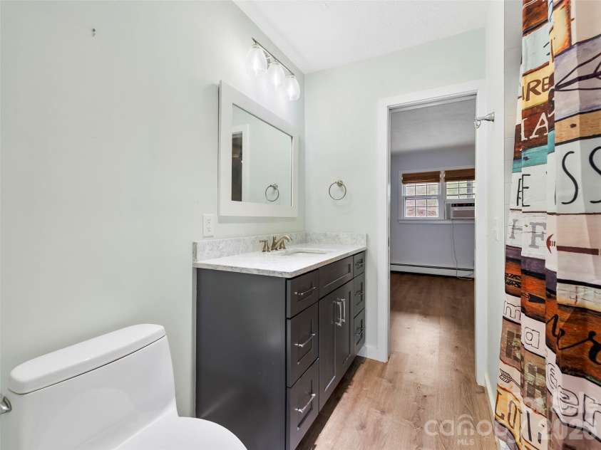 130 Old Mill Road, Flat Rock, NC 28731.  MLS# CAR4335418, YatesRealty ID 6706. Updated Bathroom