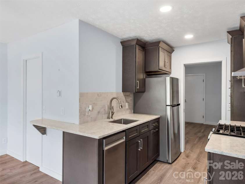 130 Old Mill Road, Flat Rock, NC 28731.  MLS# CAR4335418, YatesRealty ID 6706. Updated Kitchen
