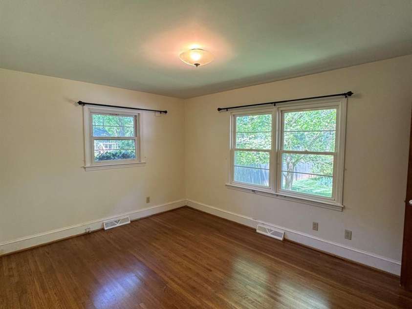 5119 Beckford Drive, Charlotte, NC 28226.  MLS# CAR4247630, YatesRealty ID 6706. Primary bedrooms feature beautiful hardwood flooring and offer direct access to a private bathroom, providing both comfort and convenience.