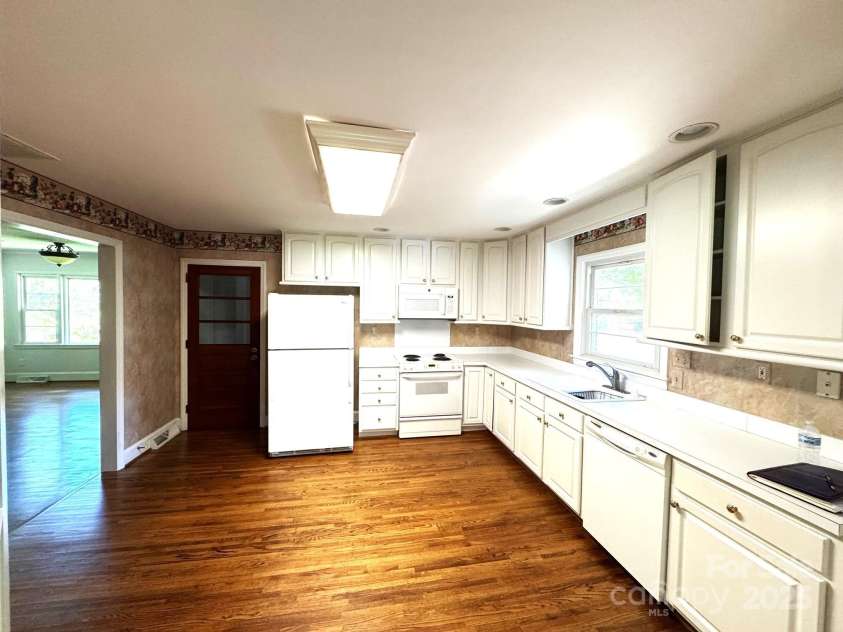 5119 Beckford Drive, Charlotte, NC 28226.  MLS# CAR4247630, YatesRealty ID 6706. 