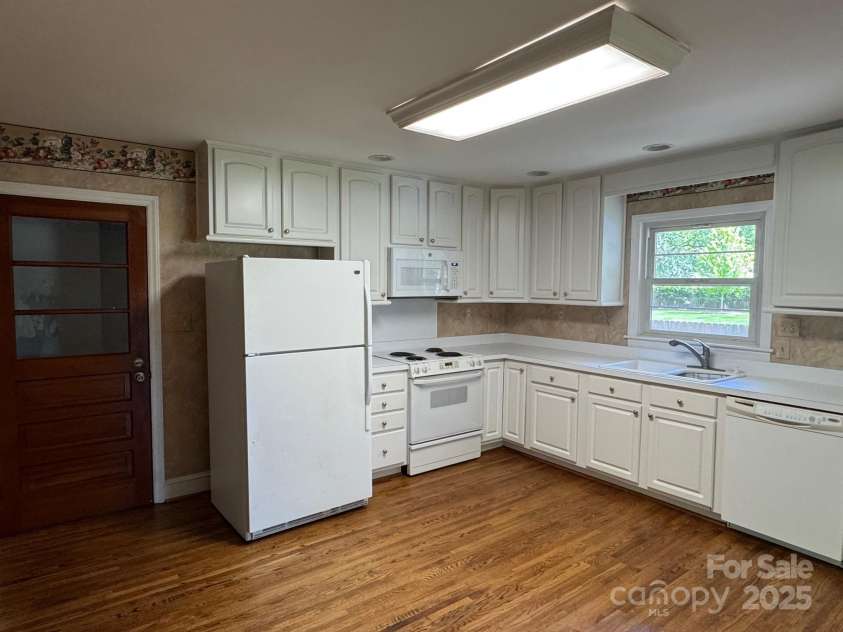 5119 Beckford Drive, Charlotte, NC 28226.  MLS# CAR4247630, YatesRealty ID 6706. 