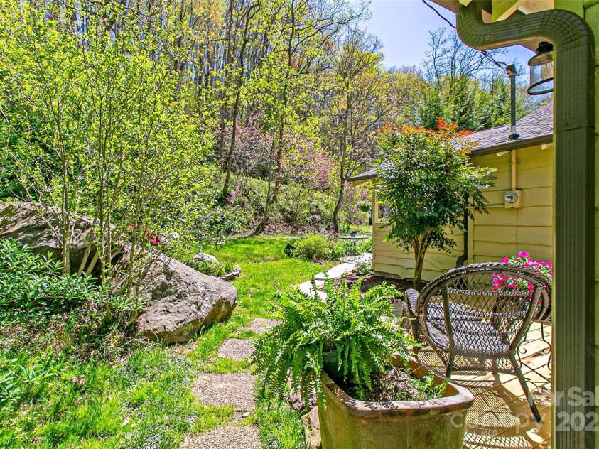 190 Cisco Road, Asheville, NC 28805.  MLS# CAR4247067, YatesRealty ID 6708. 