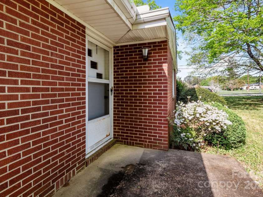 1315 Arbor Drive, Salisbury, NC 28144.  MLS# CAR4243720, YatesRealty ID 6709. 