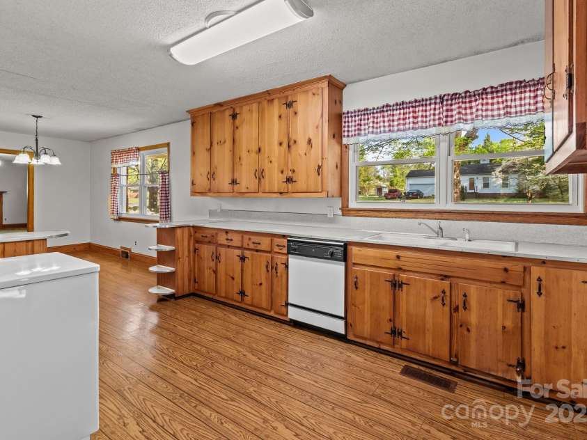 1315 Arbor Drive, Salisbury, NC 28144.  MLS# CAR4243720, YatesRealty ID 6709. 