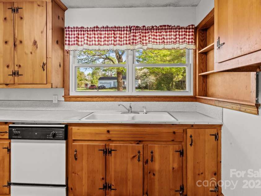 1315 Arbor Drive, Salisbury, NC 28144.  MLS# CAR4243720, YatesRealty ID 6709. 