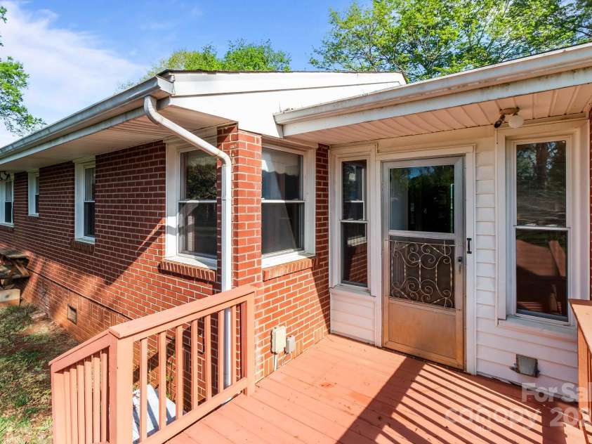 1315 Arbor Drive, Salisbury, NC 28144.  MLS# CAR4243720, YatesRealty ID 6709. 