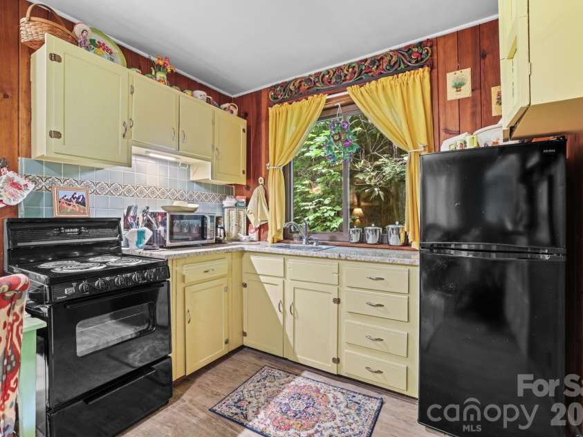 180 Valley Lane, Bryson City, NC 28713.  MLS# CAR4203621, YatesRealty ID 671. 