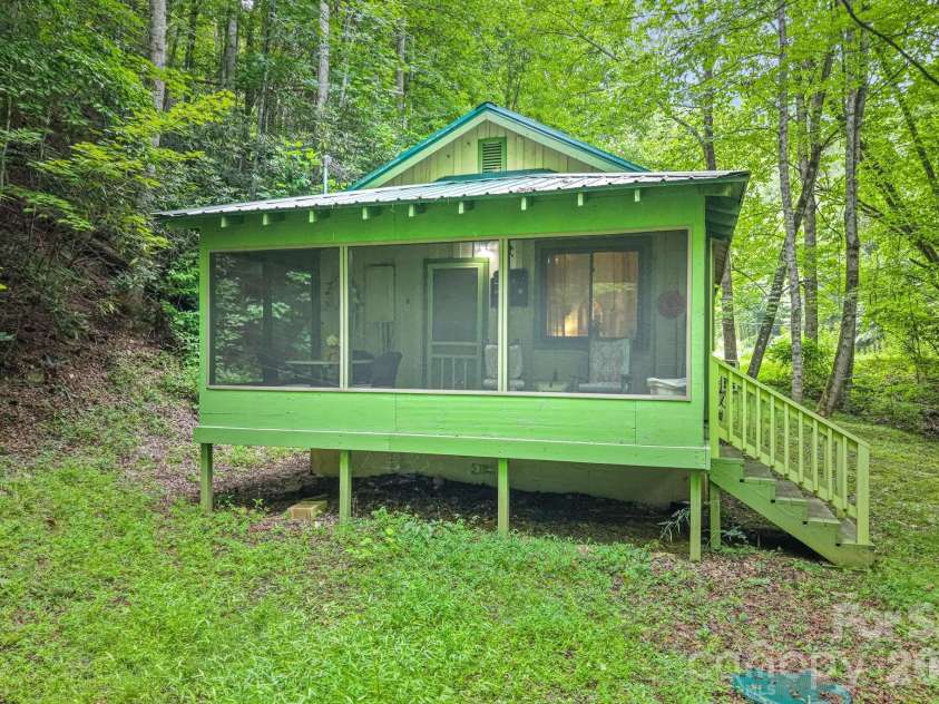 180 Valley Lane, Bryson City, NC 28713.  MLS# CAR4203621, YatesRealty ID 671. 