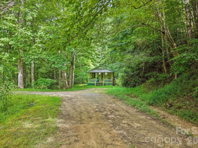 180 Valley Lane, Bryson City, NC 28713.  MLS# CAR4203621, YatesRealty ID 671. 