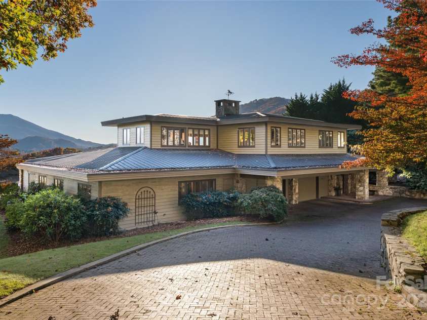 820 Laurel Ridge Drive, Waynesville, NC 28786.  MLS# CAR4319300, YatesRealty ID 671. 