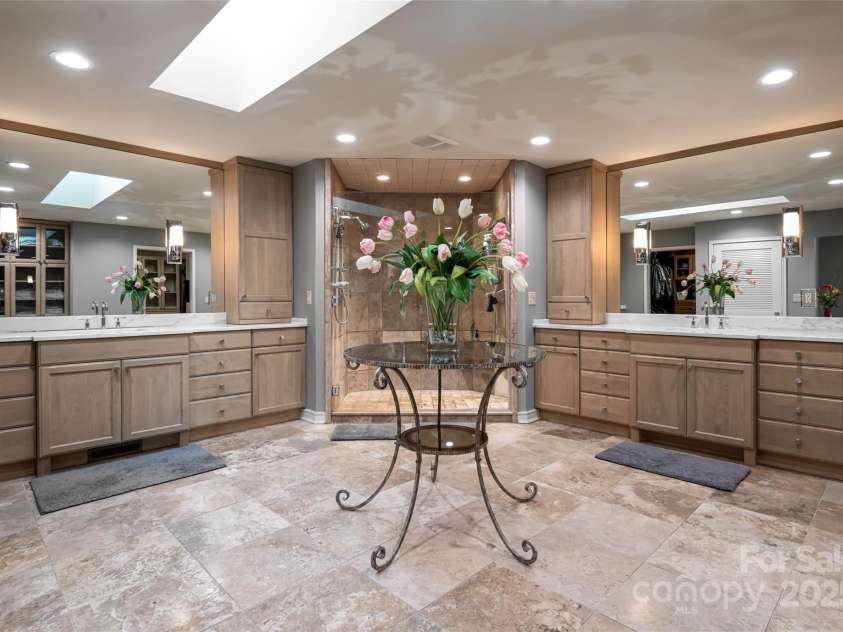 820 Laurel Ridge Drive, Waynesville, NC 28786.  MLS# CAR4319300, YatesRealty ID 671. 