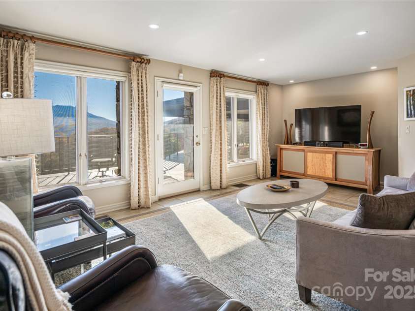 820 Laurel Ridge Drive, Waynesville, NC 28786.  MLS# CAR4319300, YatesRealty ID 671. 