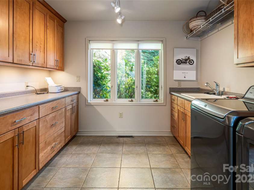 820 Laurel Ridge Drive, Waynesville, NC 28786.  MLS# CAR4319300, YatesRealty ID 671. 