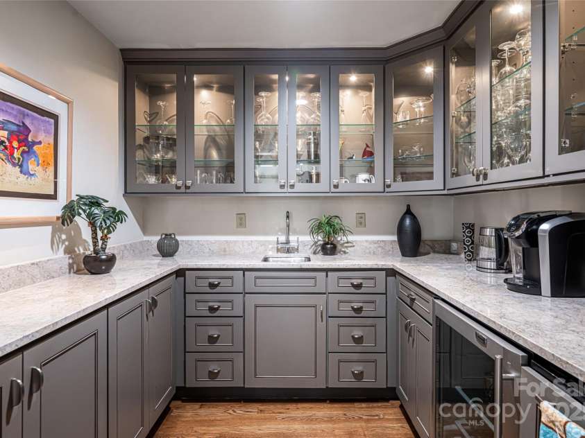 820 Laurel Ridge Drive, Waynesville, NC 28786.  MLS# CAR4319300, YatesRealty ID 671. 