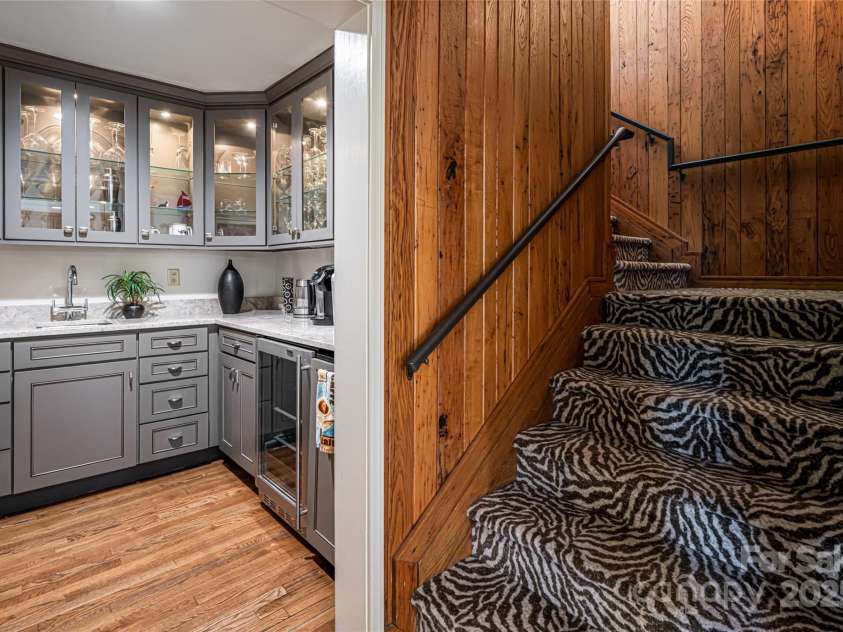 820 Laurel Ridge Drive, Waynesville, NC 28786.  MLS# CAR4319300, YatesRealty ID 671. 