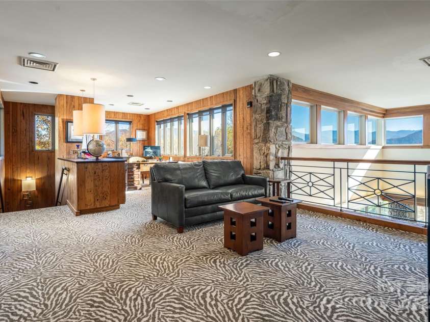 820 Laurel Ridge Drive, Waynesville, NC 28786.  MLS# CAR4319300, YatesRealty ID 671. 