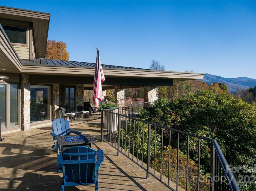 820 Laurel Ridge Drive, Waynesville, NC 28786.  MLS# CAR4319300, YatesRealty ID 671. 