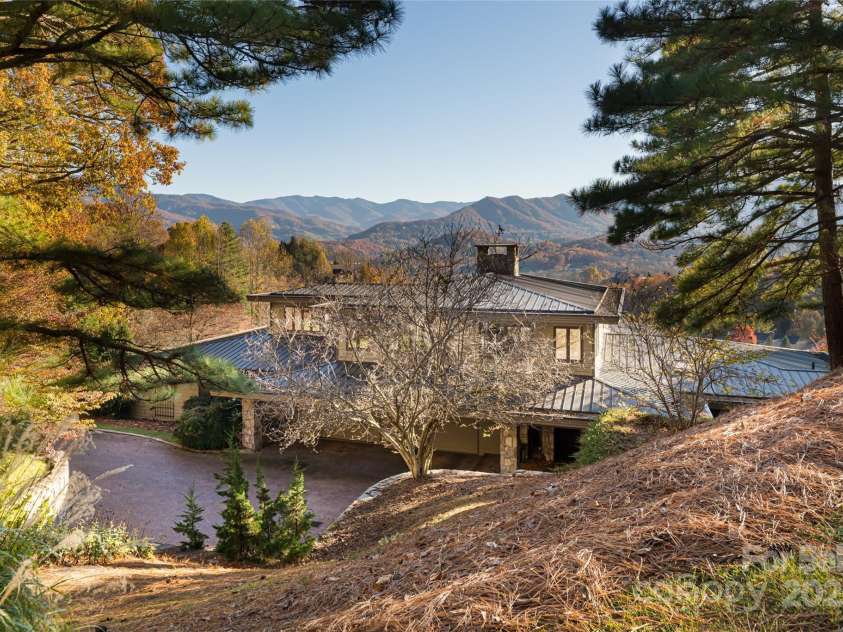 820 Laurel Ridge Drive, Waynesville, NC 28786.  MLS# CAR4319300, YatesRealty ID 671. 