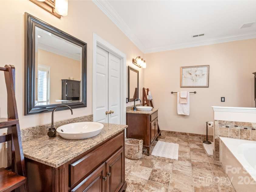 5101 Belicourt Drive, Charlotte, NC 28277.  MLS# CAR4225278, YatesRealty ID 6711. 