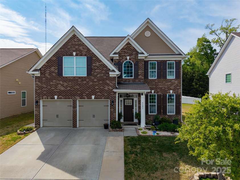 4607 Bonroi Avenue, Charlotte, NC 28213.  MLS# CAR4248280, YatesRealty ID 6713. Front evaluation and showing the driveway extension