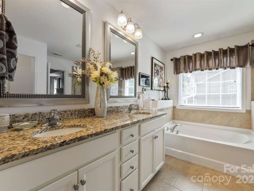 4607 Bonroi Avenue, Charlotte, NC 28213.  MLS# CAR4248280, YatesRealty ID 6713. Granite counter tops, double vanity large garden tub and tile floors are just a few of the benefits of the primary bathroom.  This bathroom host a large walk in closet and a private toilet area.