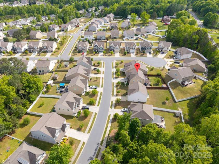 4607 Bonroi Avenue, Charlotte, NC 28213.  MLS# CAR4248280, YatesRealty ID 6713. House is located in the back half of the neighborhood showing how private this area of the neighbor is.