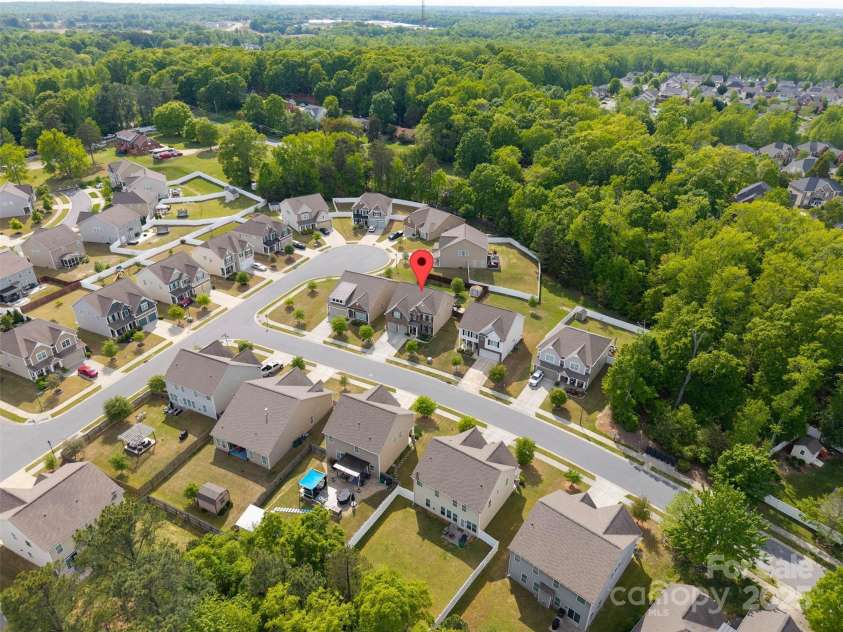 4607 Bonroi Avenue, Charlotte, NC 28213.  MLS# CAR4248280, YatesRealty ID 6713. Privacy, privacy, privacy...only your cul-da-sace neighbors behind you making for nice outdoor entertaining.