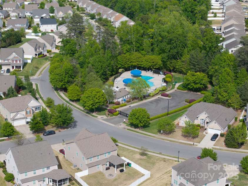 4607 Bonroi Avenue, Charlotte, NC 28213.  MLS# CAR4248280, YatesRealty ID 6713. This is an areil view of the clubhouse