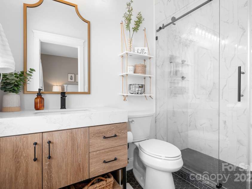 6603 Park Meadows Place, Huntersville, NC 28078.  MLS# CAR4240534, YatesRealty ID 6714. Remodeled Primary bathroom