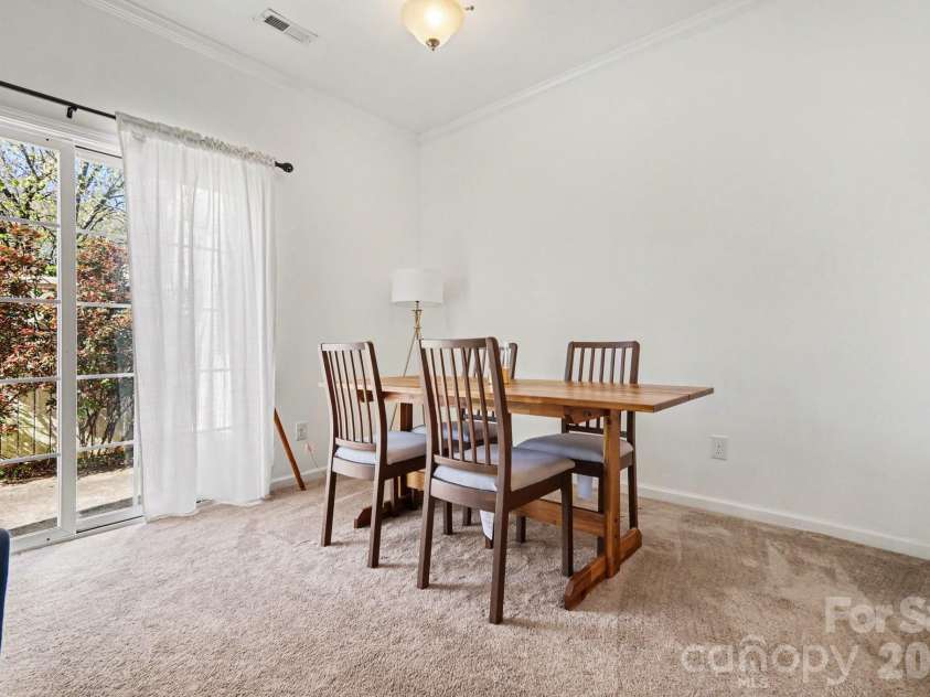 8411 Chaceview Court, Charlotte, NC 28269.  MLS# CAR4357528, YatesRealty ID 6714. Dining Area