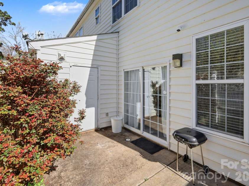 8411 Chaceview Court, Charlotte, NC 28269.  MLS# CAR4357528, YatesRealty ID 6714. Fenced in back yard space