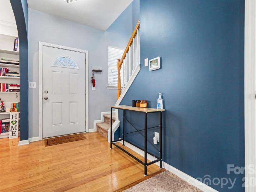 8411 Chaceview Court, Charlotte, NC 28269.  MLS# CAR4357528, YatesRealty ID 6714. Front foyer