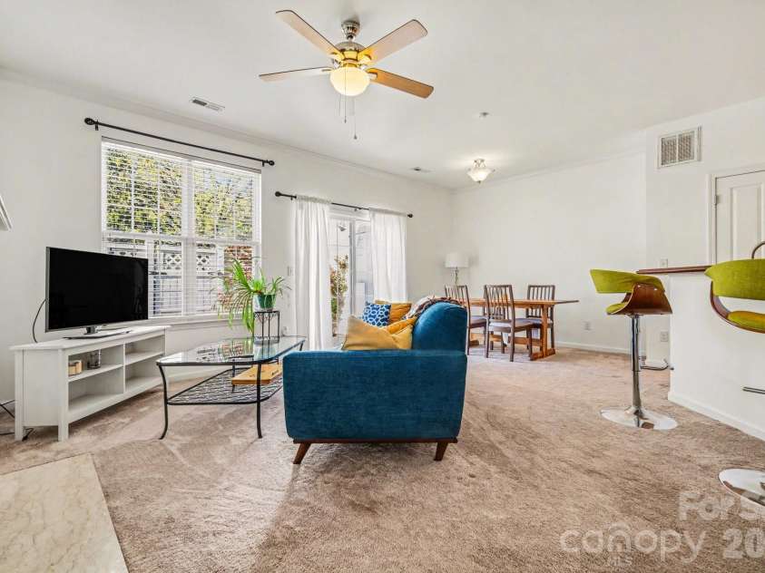 8411 Chaceview Court, Charlotte, NC 28269.  MLS# CAR4357528, YatesRealty ID 6714. Open floor plan for entertaining