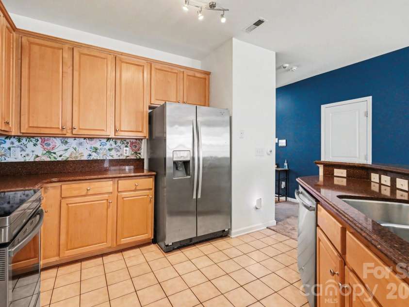 8411 Chaceview Court, Charlotte, NC 28269.  MLS# CAR4357528, YatesRealty ID 6714. Spacious kitchen