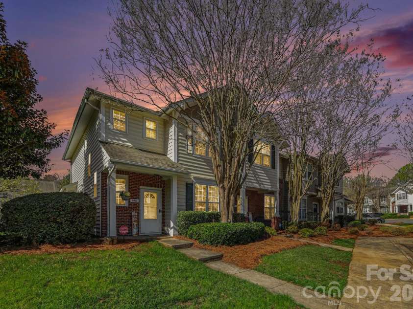8411 Chaceview Court, Charlotte, NC 28269.  MLS# CAR4357528, YatesRealty ID 6714. Welcome to 8411 Chaceview