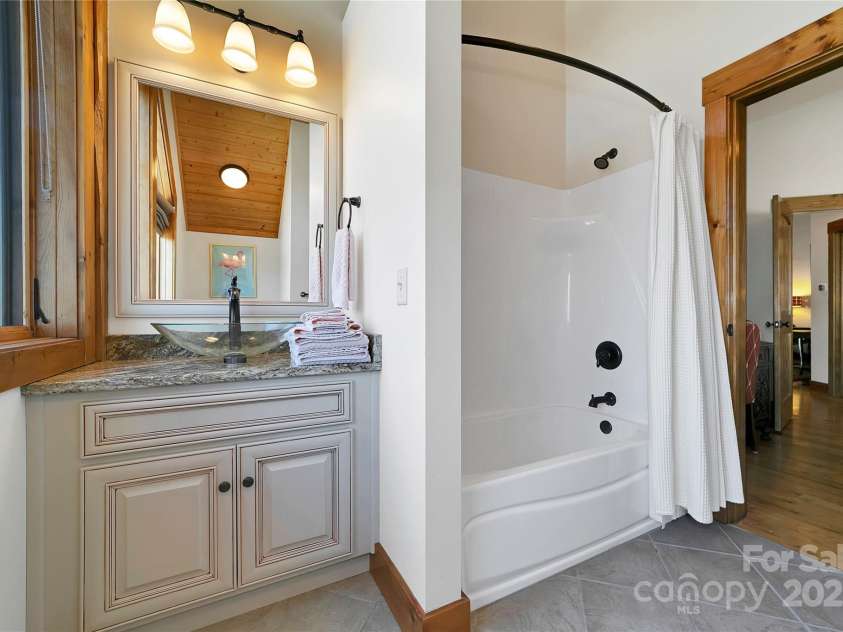 101 Laurel Knob Road, Rosman, NC 28772.  MLS# CAR4242854, YatesRealty ID 6715. 