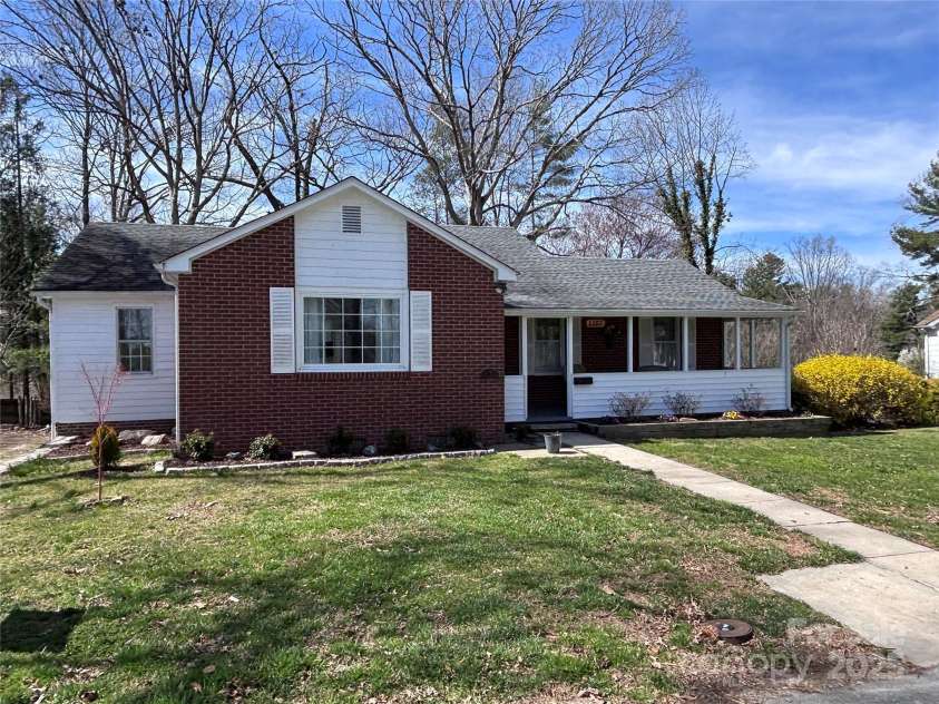 1307 Hyman Avenue, Hendersonville, NC 28792.  MLS# CAR4208395, YatesRealty ID 6717. 