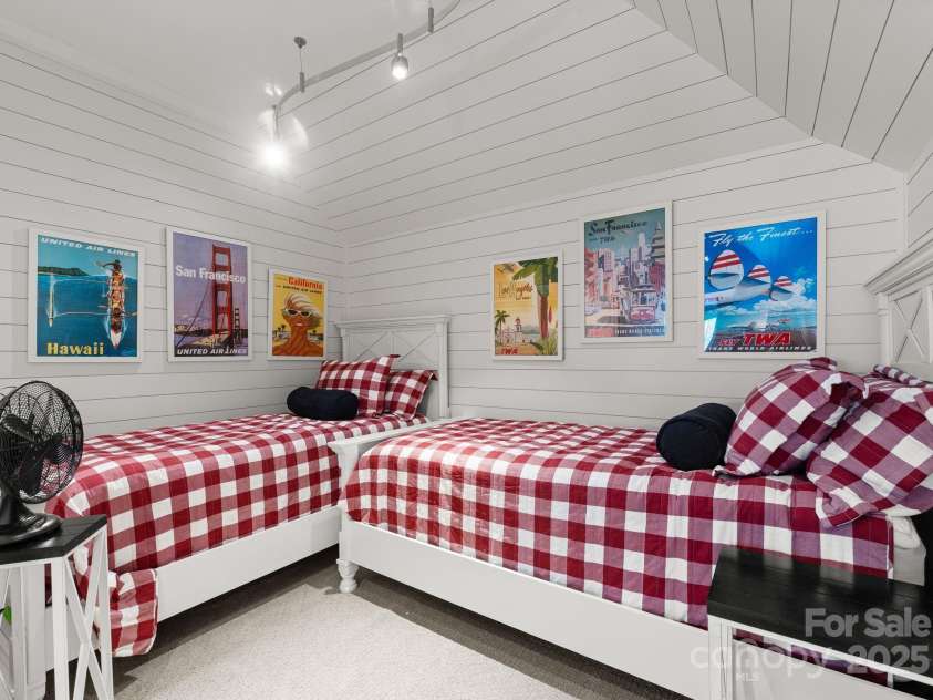 131 The Point Drive, Mooresville, NC 28117.  MLS# CAR4225104, YatesRealty ID 6719. 