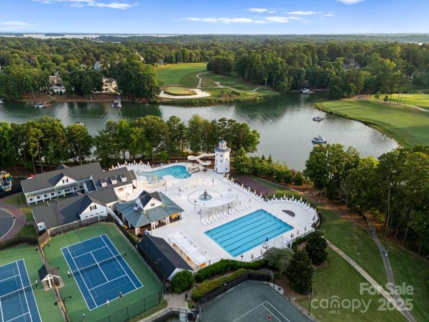 131 The Point Drive, Mooresville, NC 28117.  MLS# CAR4225104, YatesRealty ID 6719. 