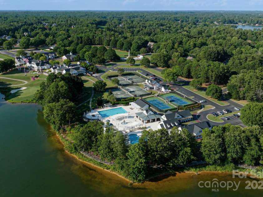 131 The Point Drive, Mooresville, NC 28117.  MLS# CAR4225104, YatesRealty ID 6719. 