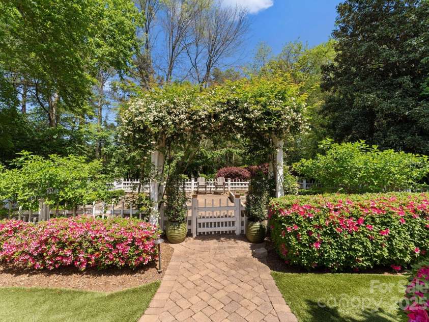 131 The Point Drive, Mooresville, NC 28117.  MLS# CAR4225104, YatesRealty ID 6719. 