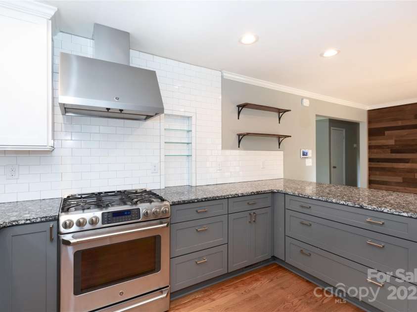 6701 Highbrook Drive, Charlotte, NC 28212.  MLS# CAR4247178, YatesRealty ID 6721. 