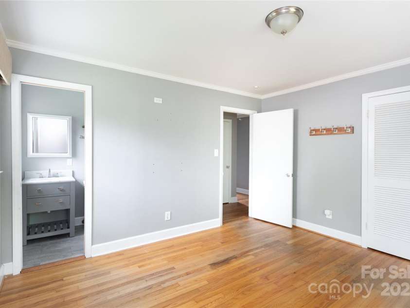 6701 Highbrook Drive, Charlotte, NC 28212.  MLS# CAR4247178, YatesRealty ID 6721. 