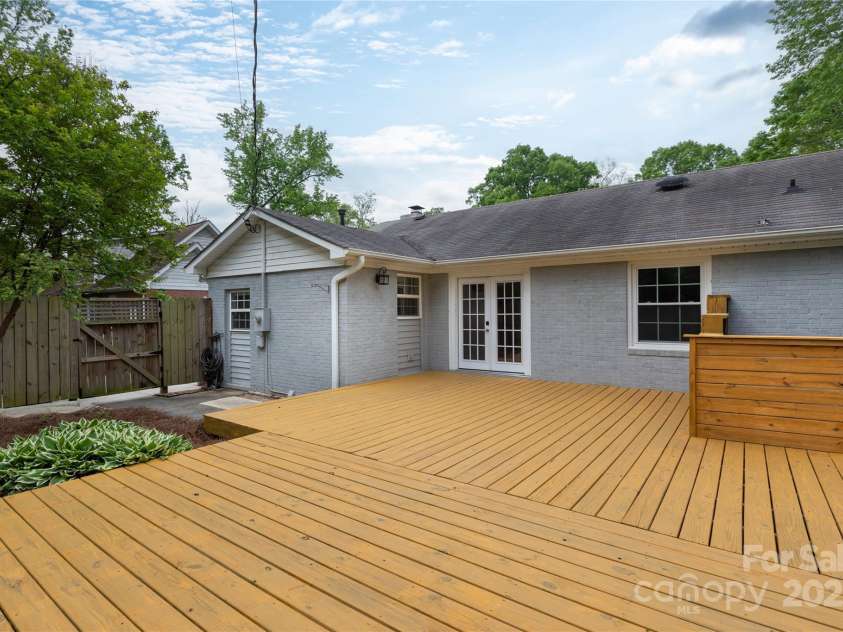 6701 Highbrook Drive, Charlotte, NC 28212.  MLS# CAR4247178, YatesRealty ID 6721. 