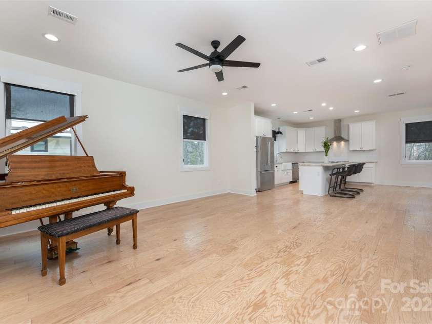 200 Stafford Street, Black Mountain, NC 28711.  MLS# CAR4226904, YatesRealty ID 6722. 