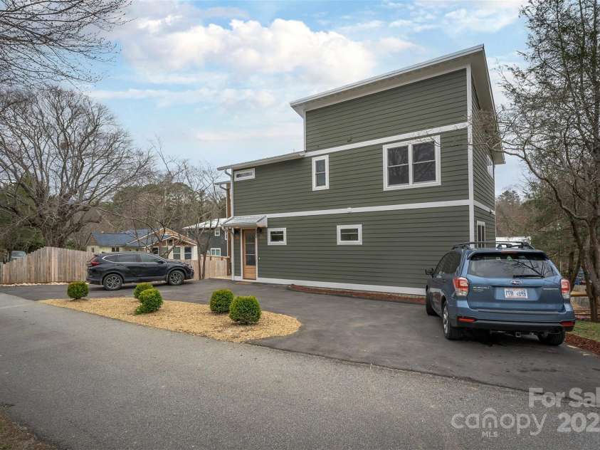 200 Stafford Street, Black Mountain, NC 28711.  MLS# CAR4226904, YatesRealty ID 6722. Plenty of off street parking