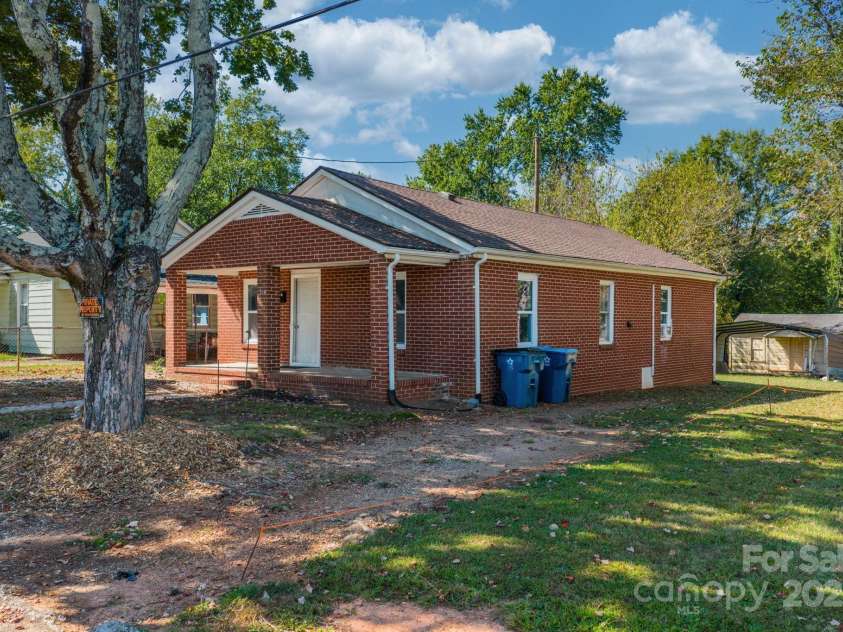 728 21st Street, Hickory, NC 28602.  MLS# CAR4328871, YatesRealty ID 6723. 