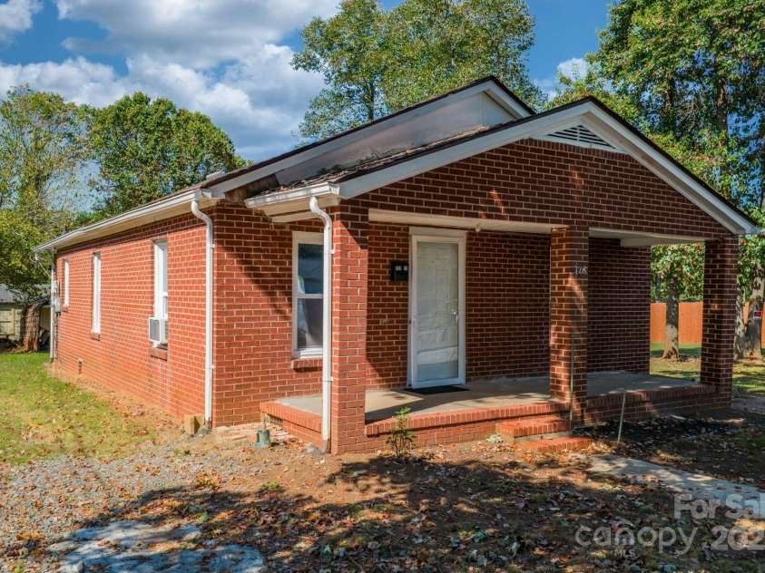 728 21st Street, Hickory, NC 28602.  MLS# CAR4328871, YatesRealty ID 6723. 