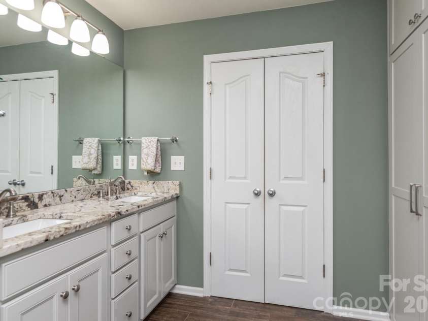13549 Aldenbrook Drive, Huntersville, NC 28078.  MLS# CAR4344192, YatesRealty ID 6724. 