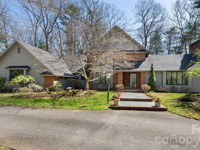 12 Stuyvesant Crescent, Asheville, NC 28803.  MLS# CAR4405416, YatesRealty ID 6725. 